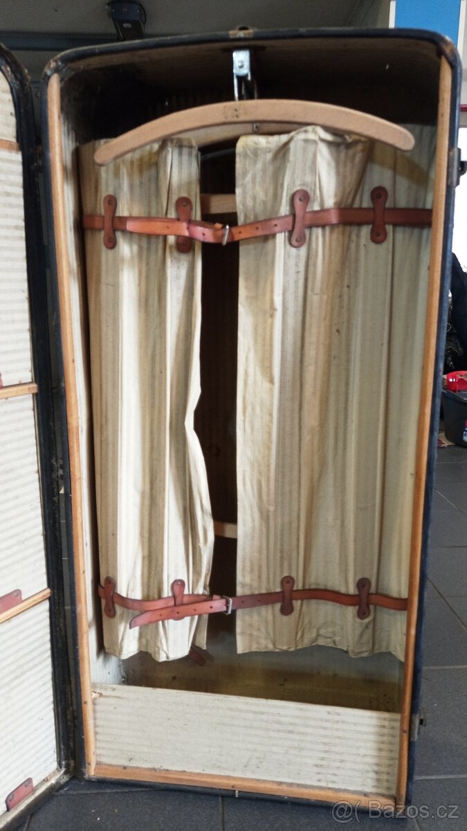 Prodám velký starožitný cestovní kufr - 2