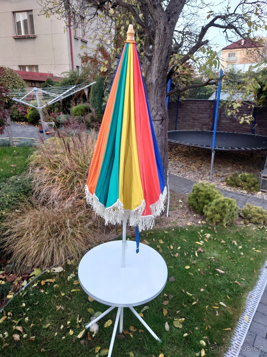 Zahradní stolek se slunečníkem - 2