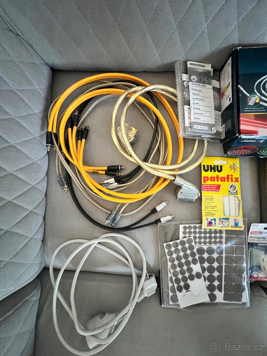Směs věcí, hlavně elektro - 2