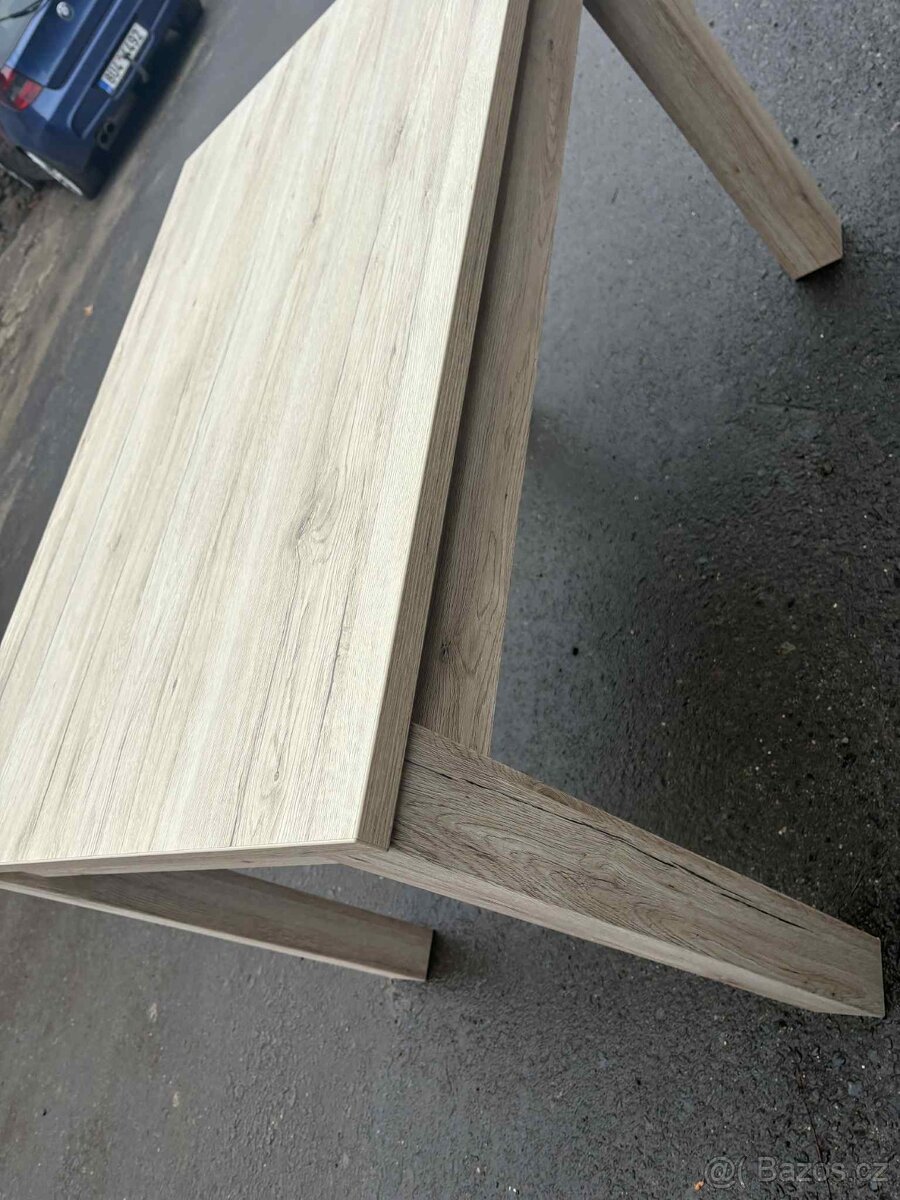 Jídelní stůl - 2