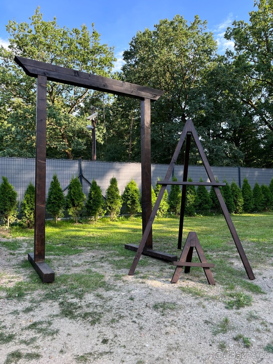 Svatební dekorace, Stojan na uvítací tabuli hnědý - 2