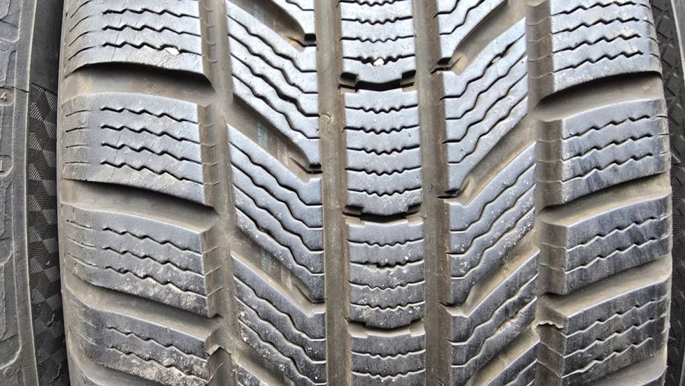 Zimní pneu 205/60/16 Continental - 2