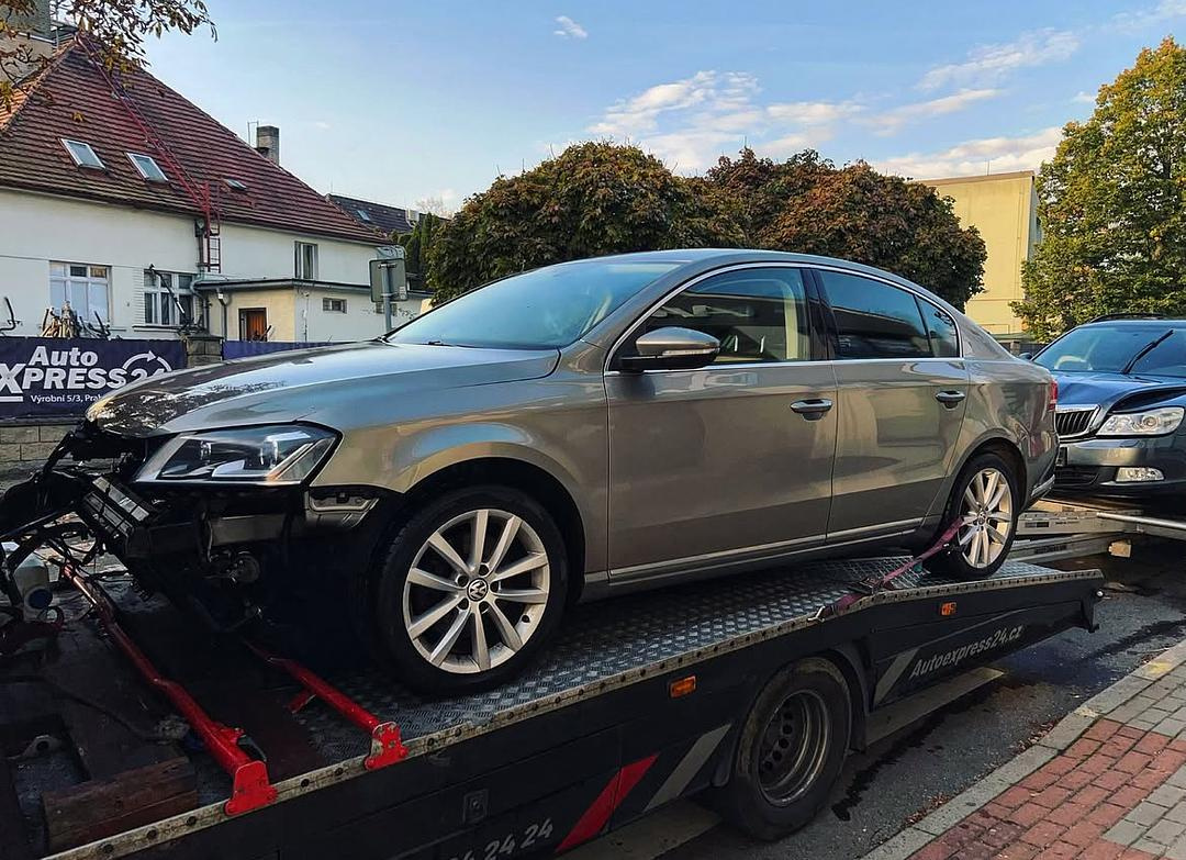 Vůz na náhradní díly VW Passat B7 sedan 2014 CFFB NFV LC8Y - 2