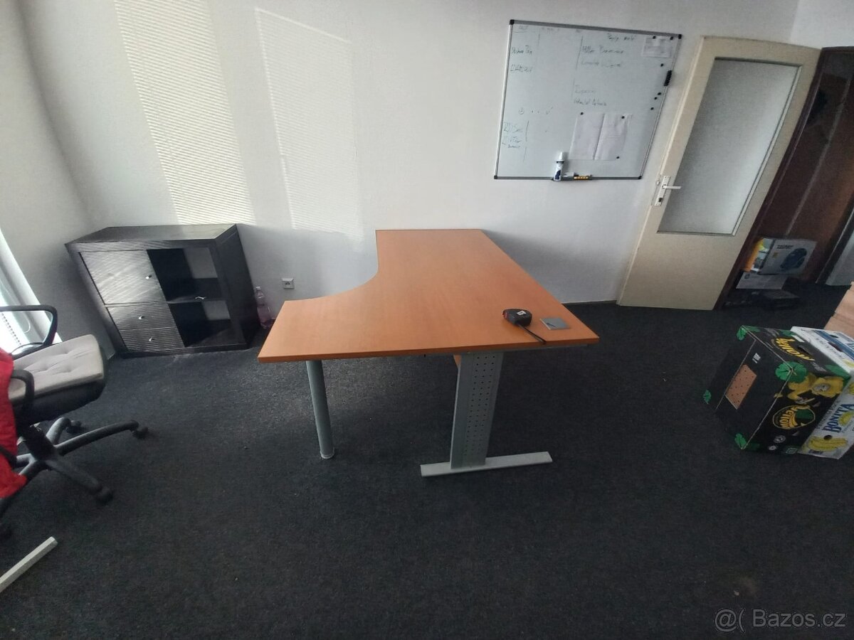Kancelářský stůl - 2