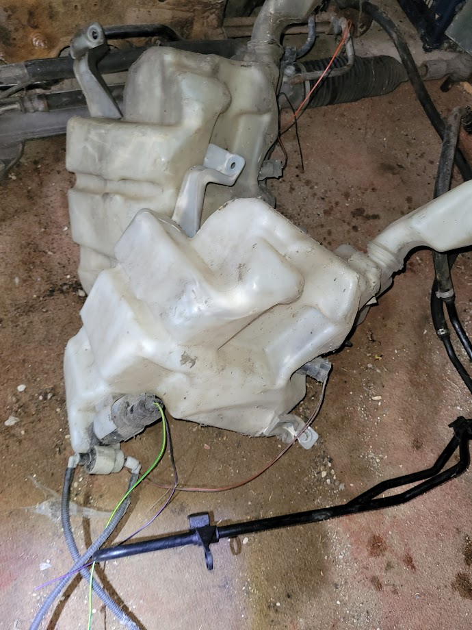 Nádobka na ostřikovače Passat B5.5 - 2