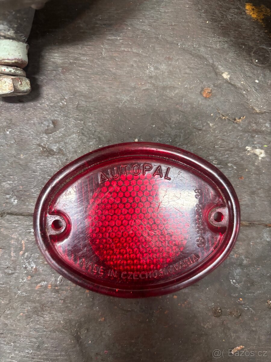 AUTO - VETERÁN SVĚTLA - - 2