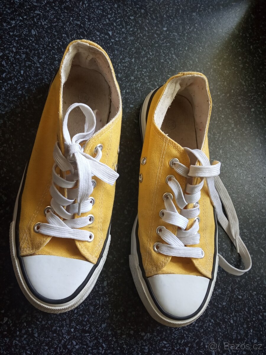 Tenisky a pantofle - vel. 37 - 2