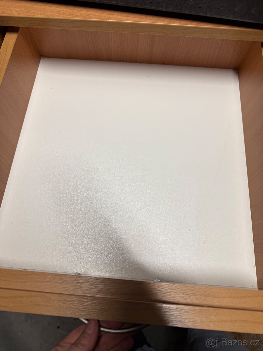 Noční stolek pro seniory - 2