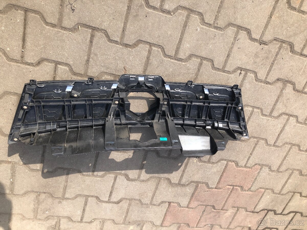 Maska mřížka Suzuki Vitara 3 15- - 2