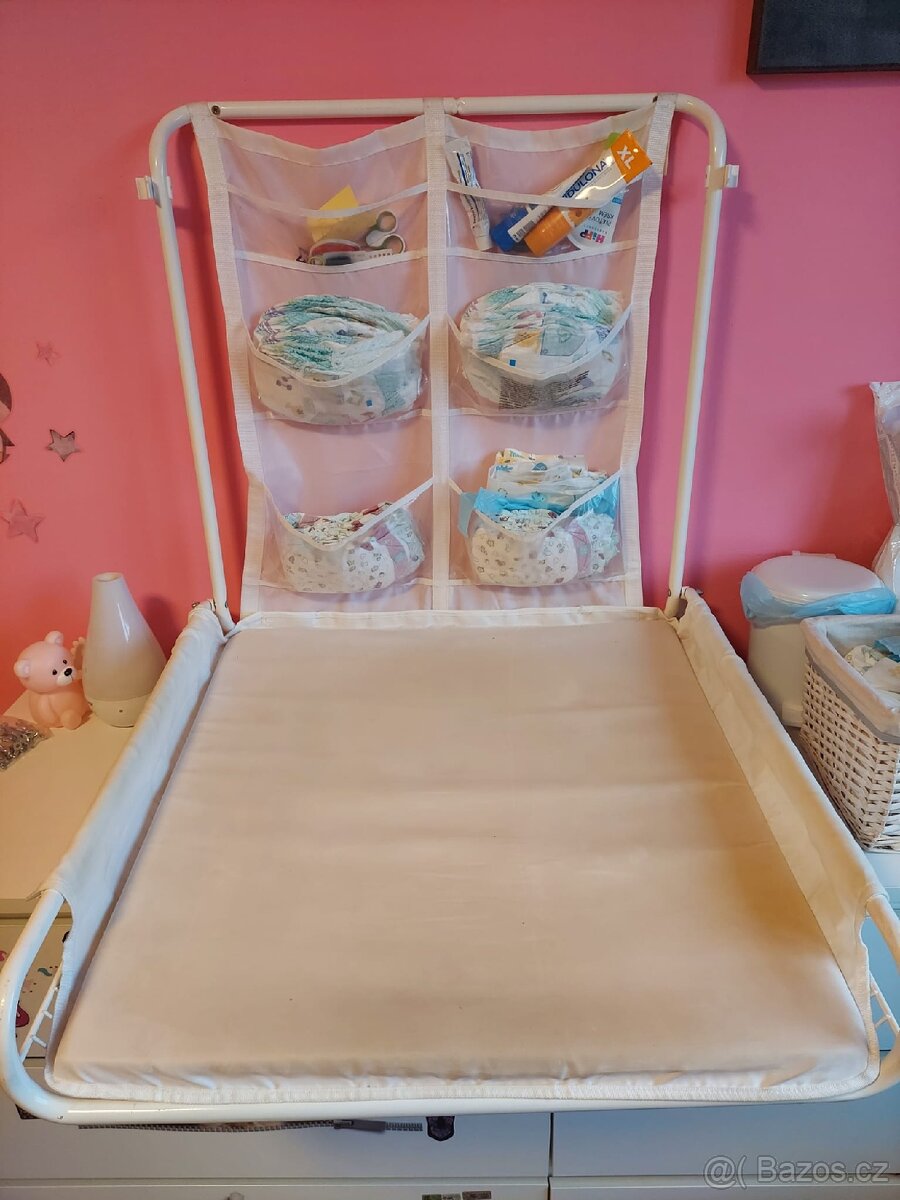 Přebalovací pult na zeď - 2