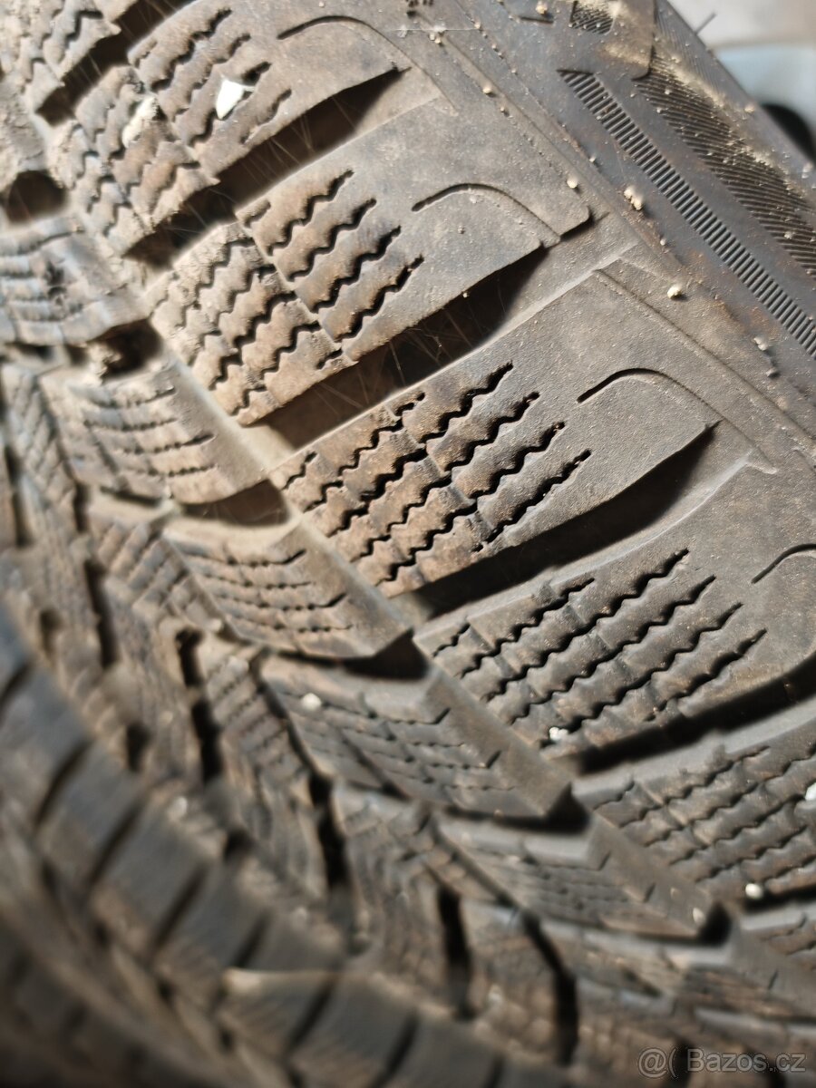 prodám sadu zimních pneu s disky pro Mazda CX7 - 2