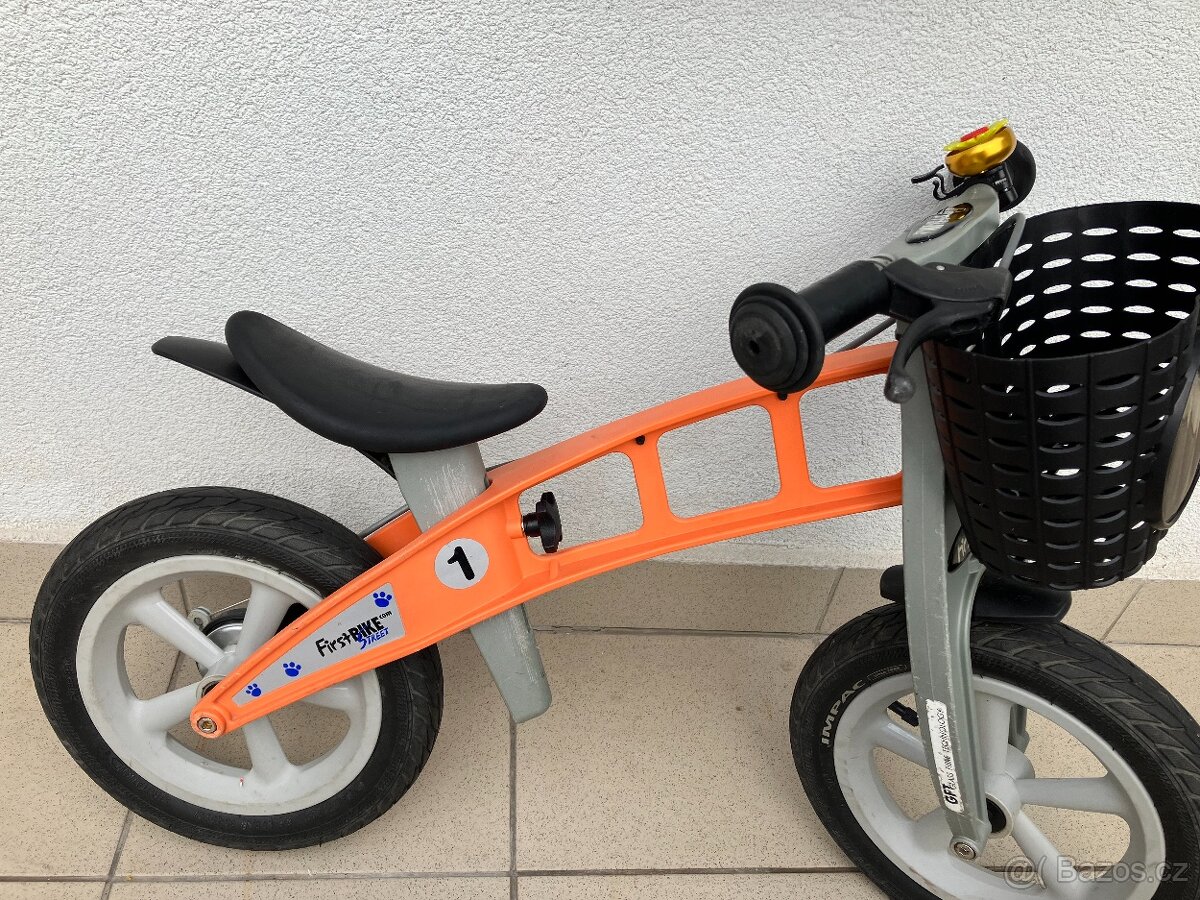 first bike + kosik a zvonek a reflexni vesta - 2