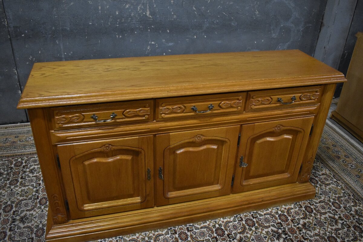 Komoda třídveřová - 2