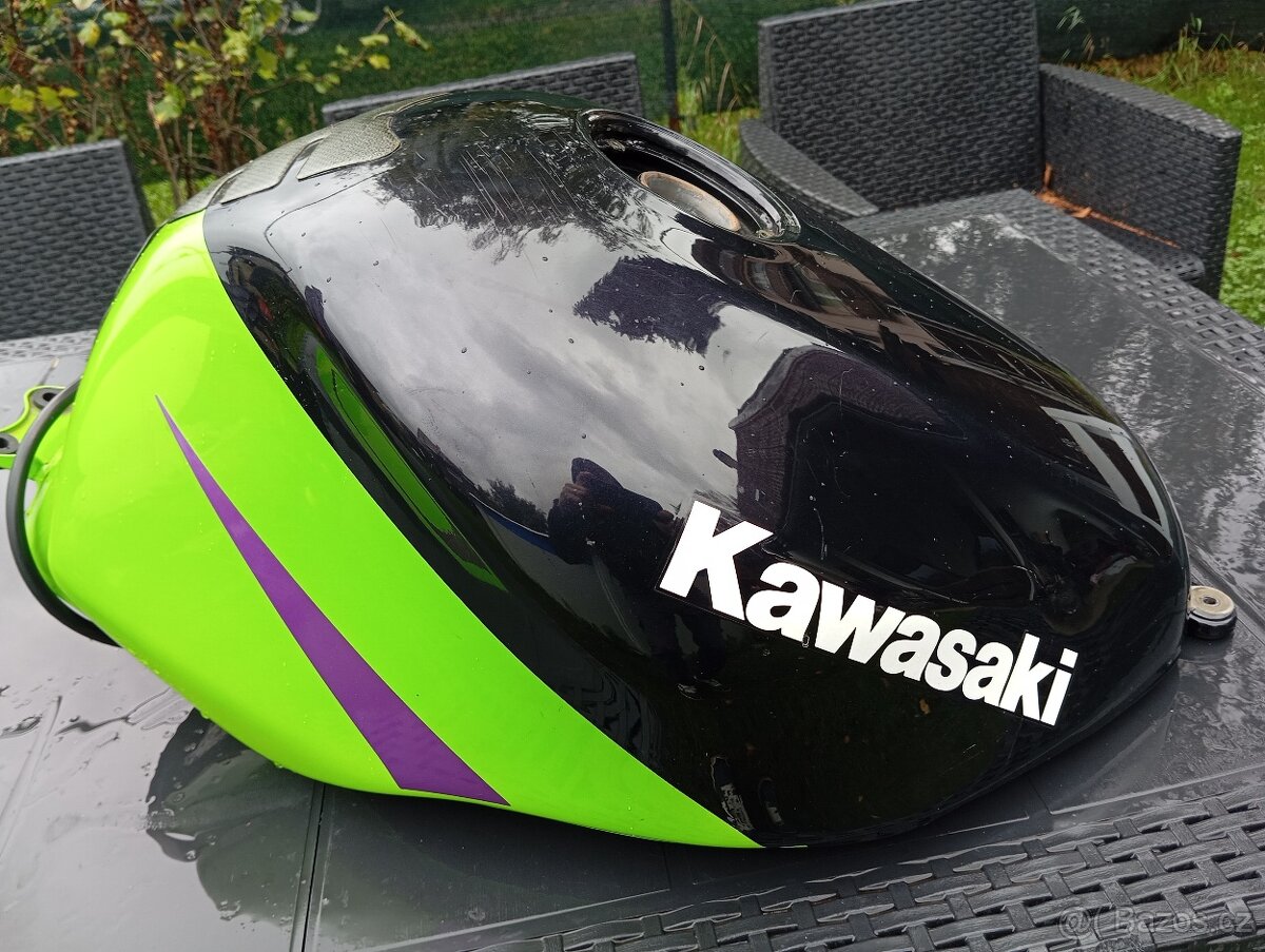 Nádrž Kawasaki ZX9R Ninja - 2