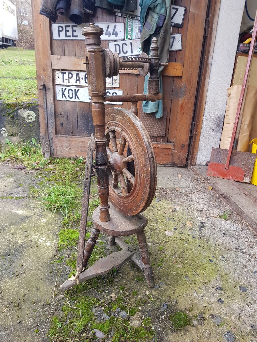 Starý dřěvěný kolovrátek - 2