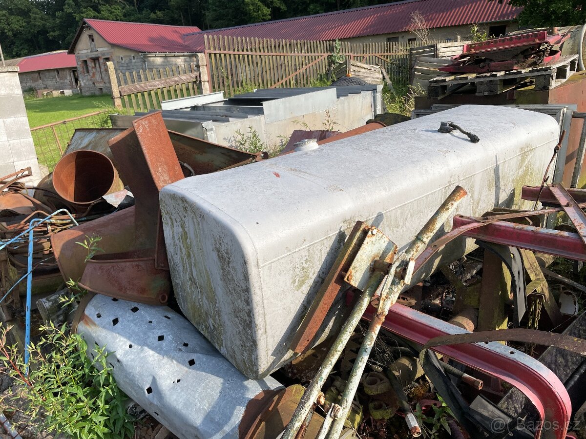 Prodám hliníkovou nádrž na naftu 800L z MAN F2000 vč.držáků - 2