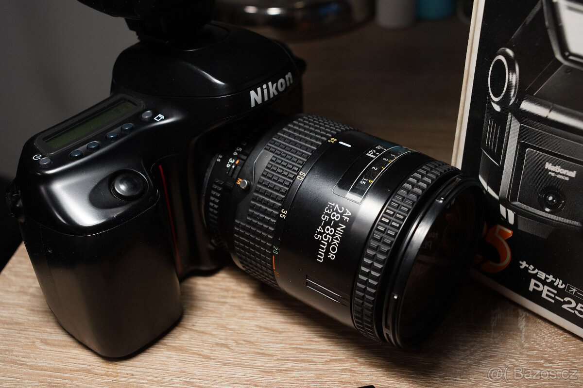 Nikon F50 + AF Nikkor 28–85mm f/3.5–4.5 + blesk National - 2