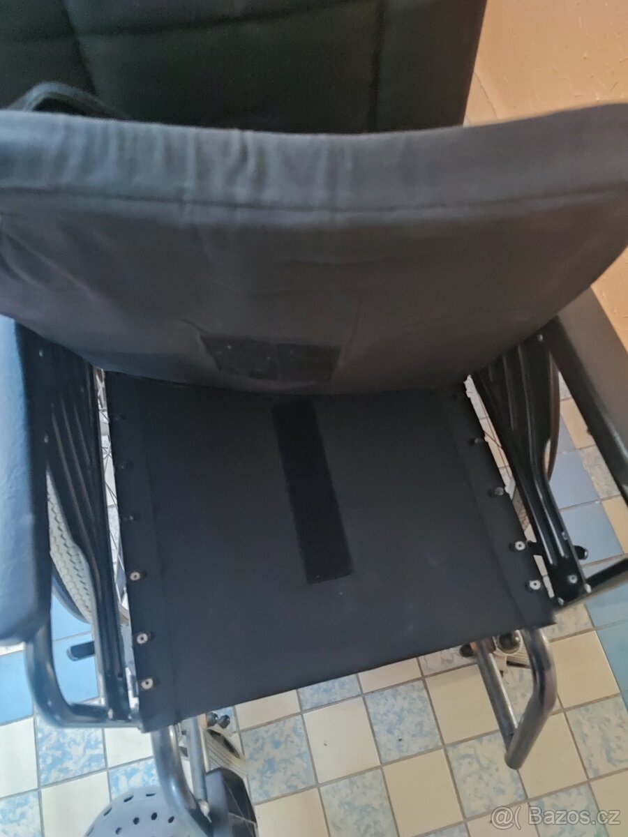 Mechanický Invalidní vozík podsedák 44cm - 2