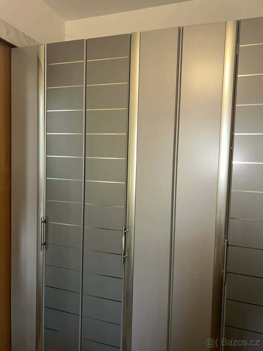 Šatní skříň - 2
