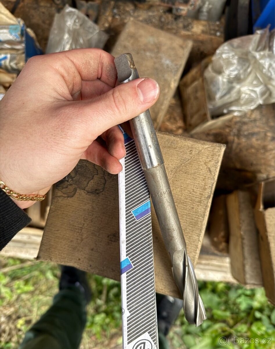 Výhrubník s kuželovou stopkou - 2