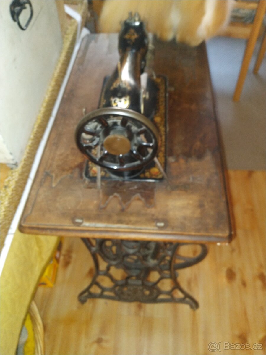 Prodám starý dobrý šlapací šicí stroj - 2