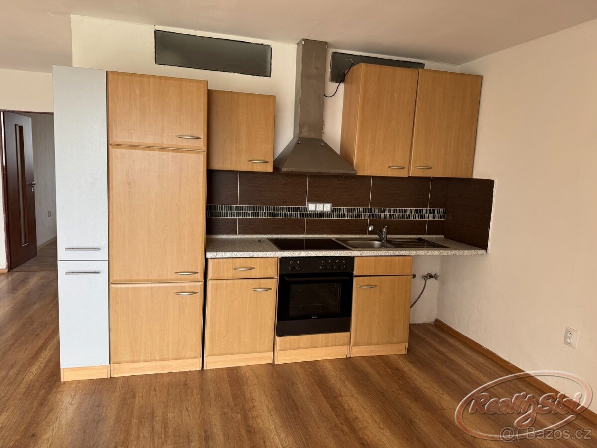 Pronájem bytu 3+kk, 86 m² – Svinišťany - 2