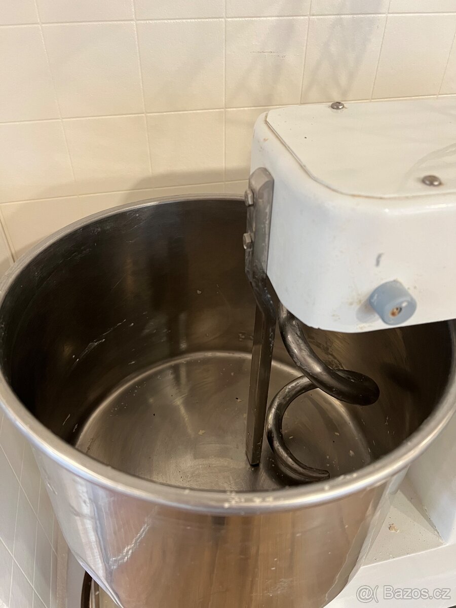 Hnětač 15 litrů / 10 kg - 2