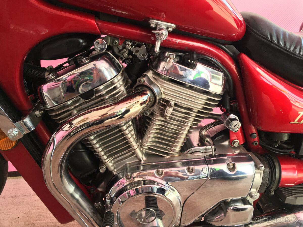 Suzuki Intruder VS 800 - 2