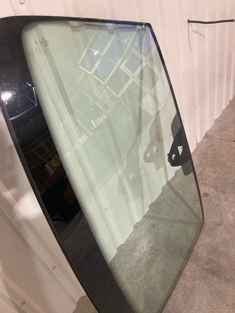 Prodam použití okno passat b8 - 2
