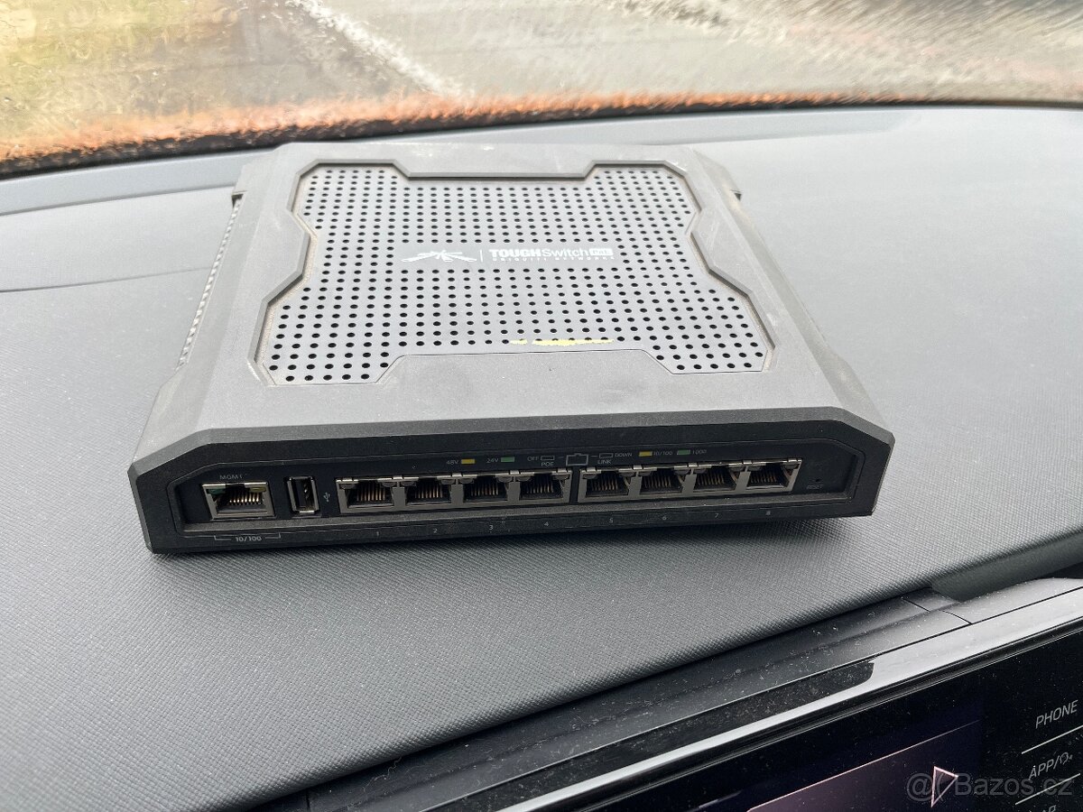 Ubiquiti TOUGHSwitch PoE PRO / 8-port Gigabit switch / 24V/4 - 2