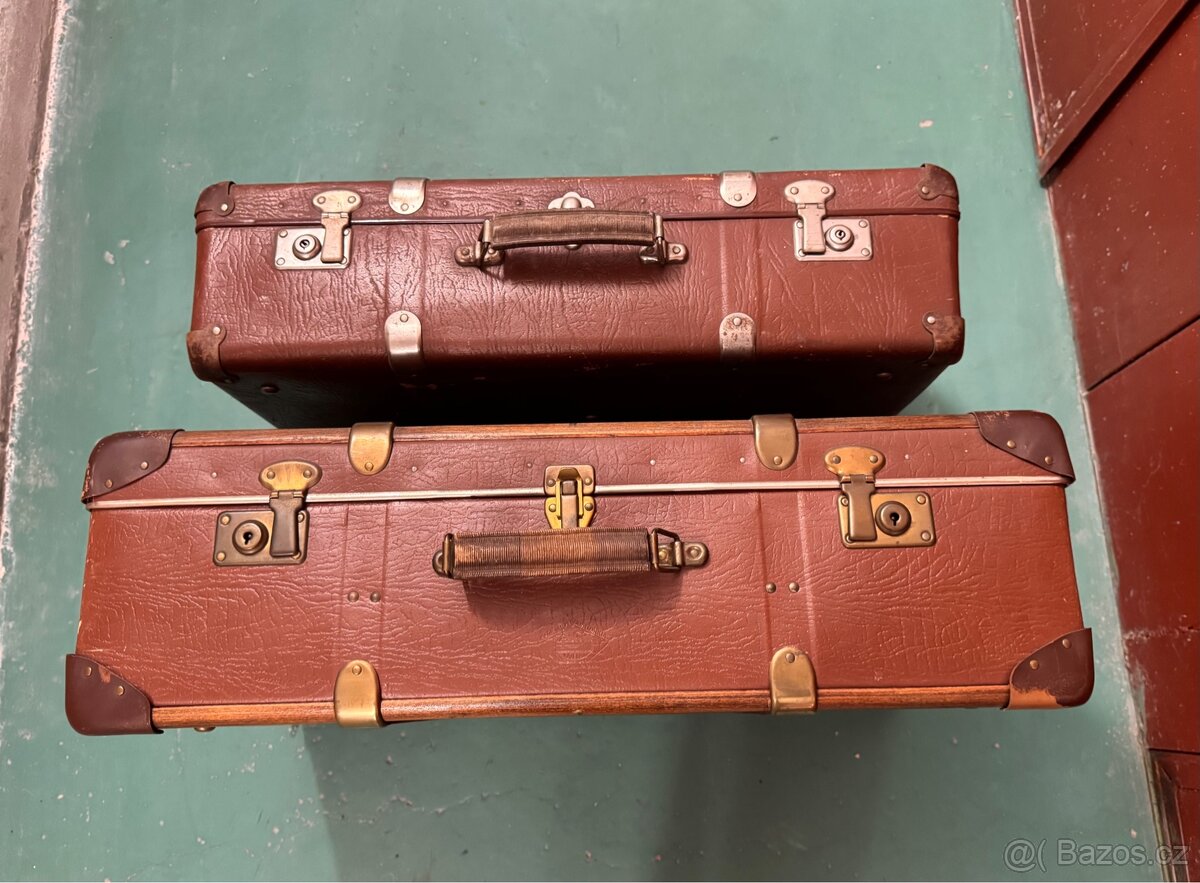 Staré cestovní kufry - 2