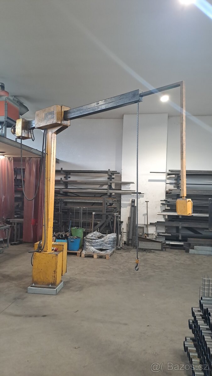 Otočný elektrický zvedák IPU250 - 2