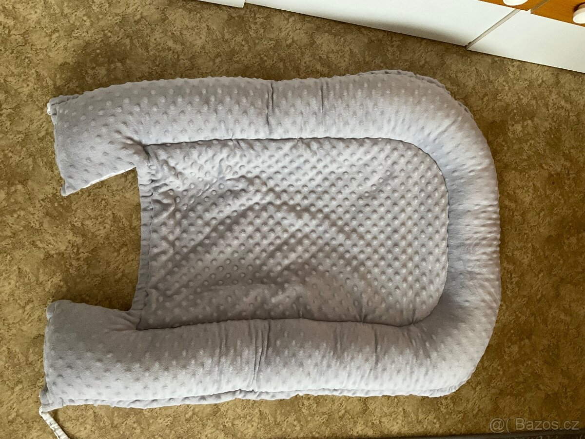 Hnízdečko, přebalovací pult. - 2