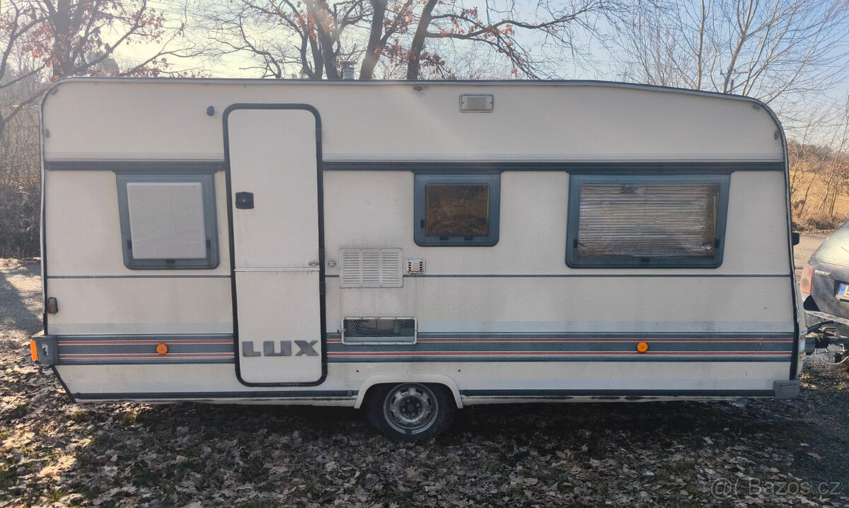 Cestovní karavan Buerstner Lux, ČR doklady, nová STK. - 2