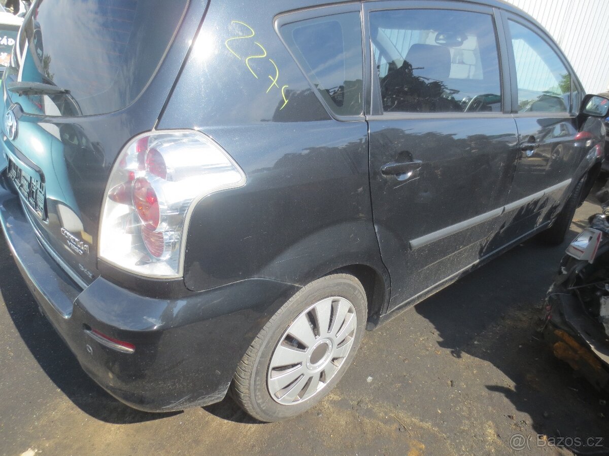 TOYOTA COROLLA VERSO D-4D typ motoru kod 2AD , dily - 2