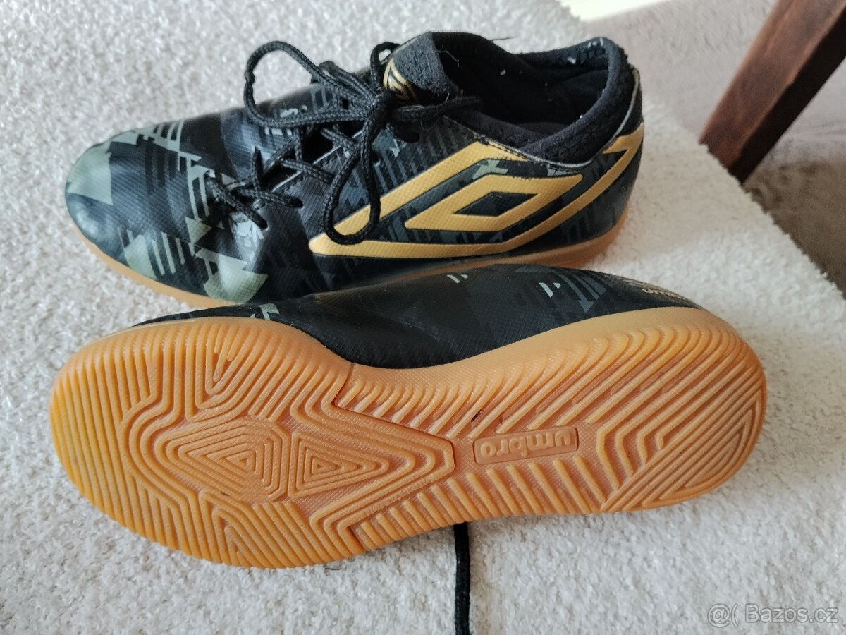 Dětské boty Umbro 35 - 2