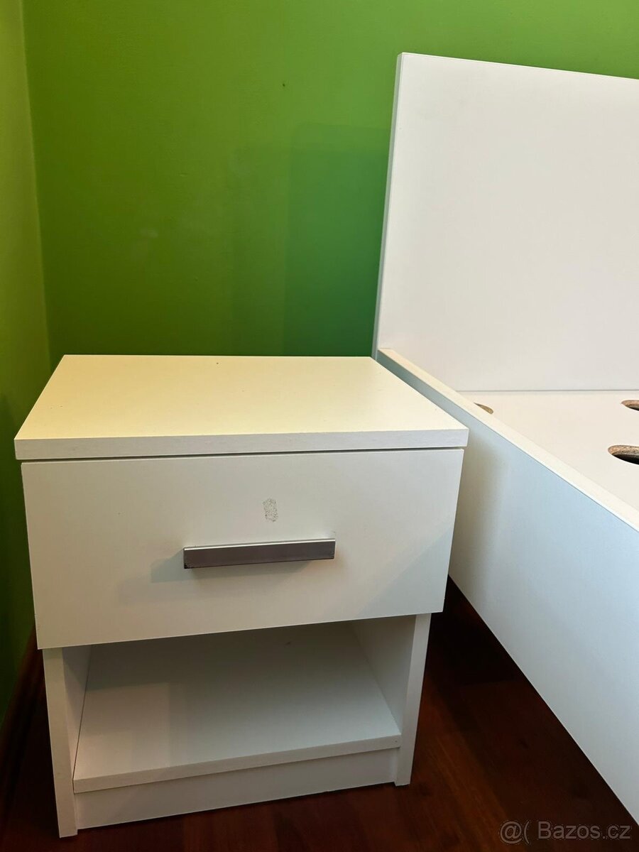 Postel,noční stolky,komoda - 2