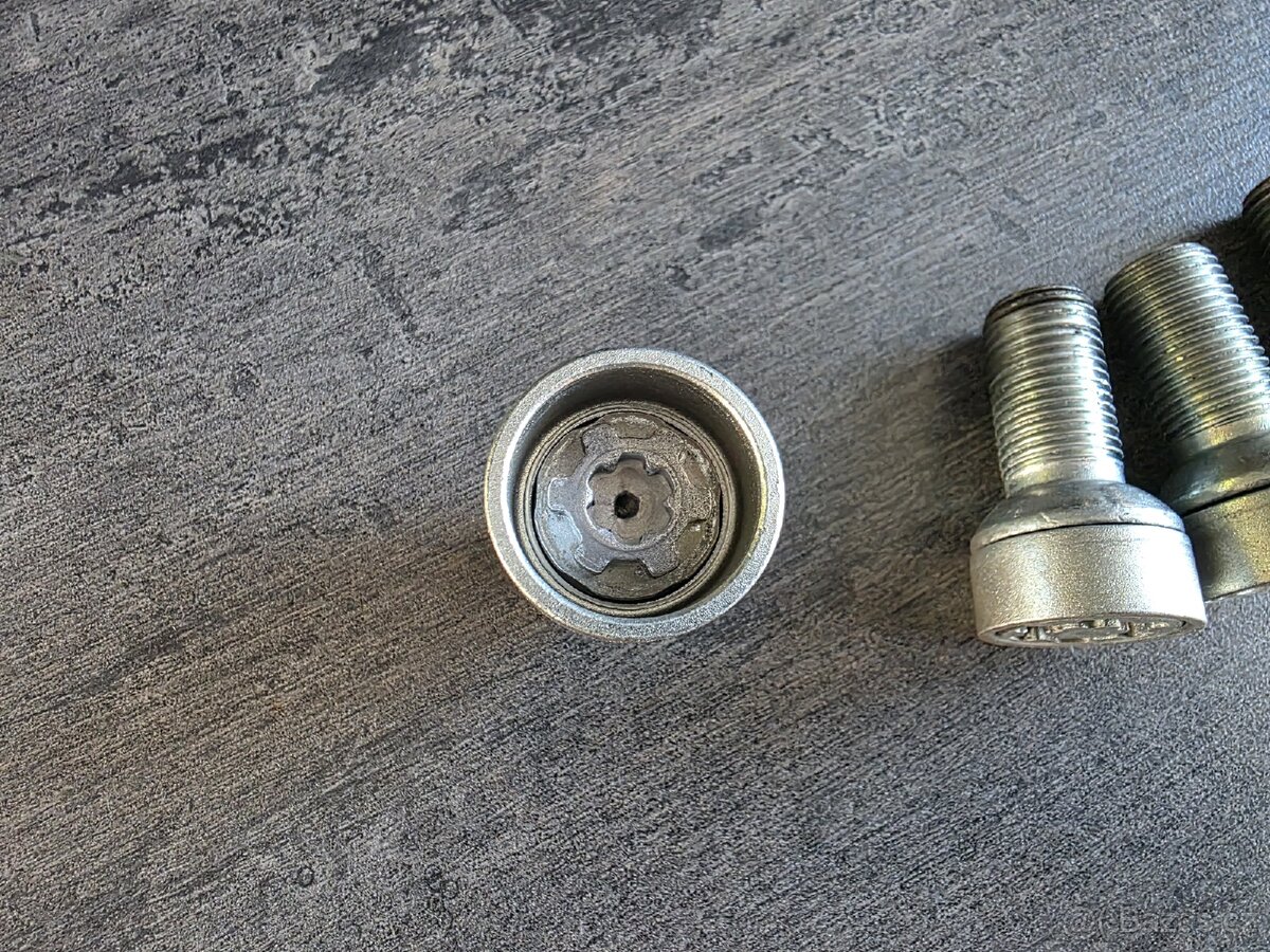 Bezpečnostní šrouby kol originál Škoda - 2