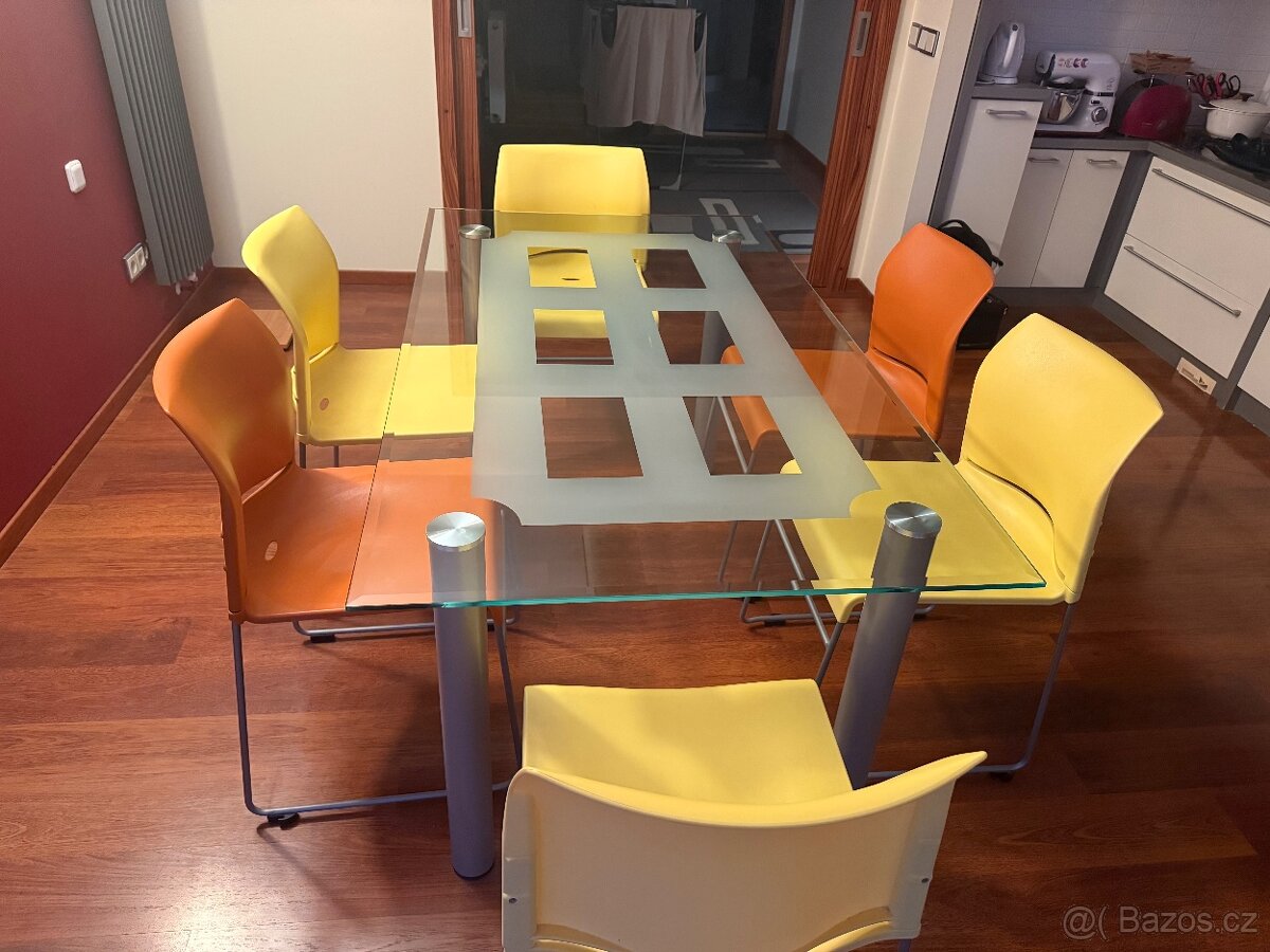 Prodám stůl + 6 židlí - 2