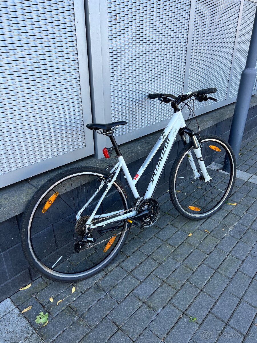 Trekové dámské jízdní kolo Specialized Ariel M - 2