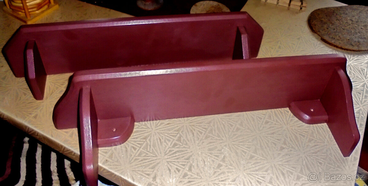 Polička masiv hnědá ozdobná, 2 různé typy - 2