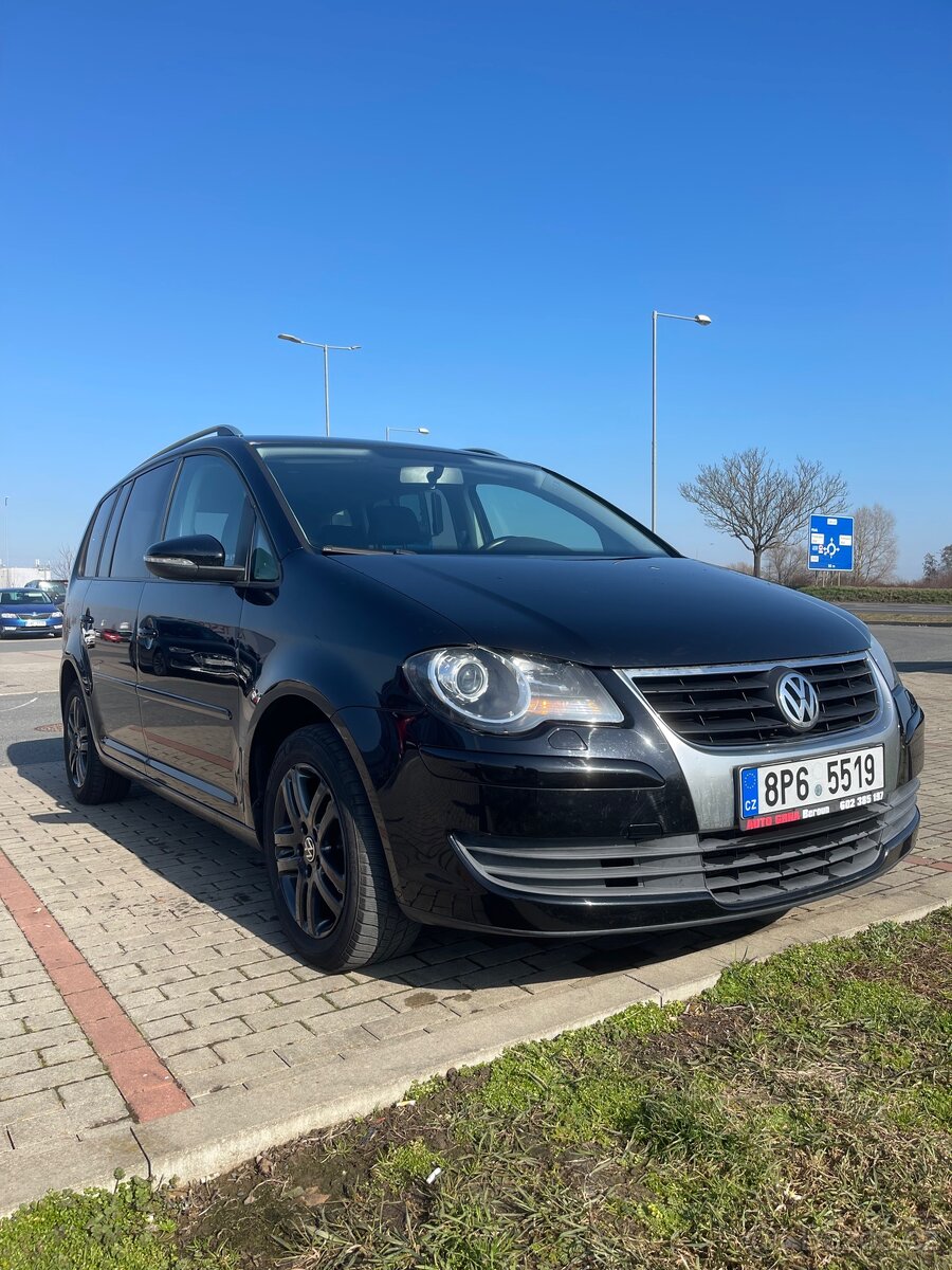 VW Touran 2009 automat - 2