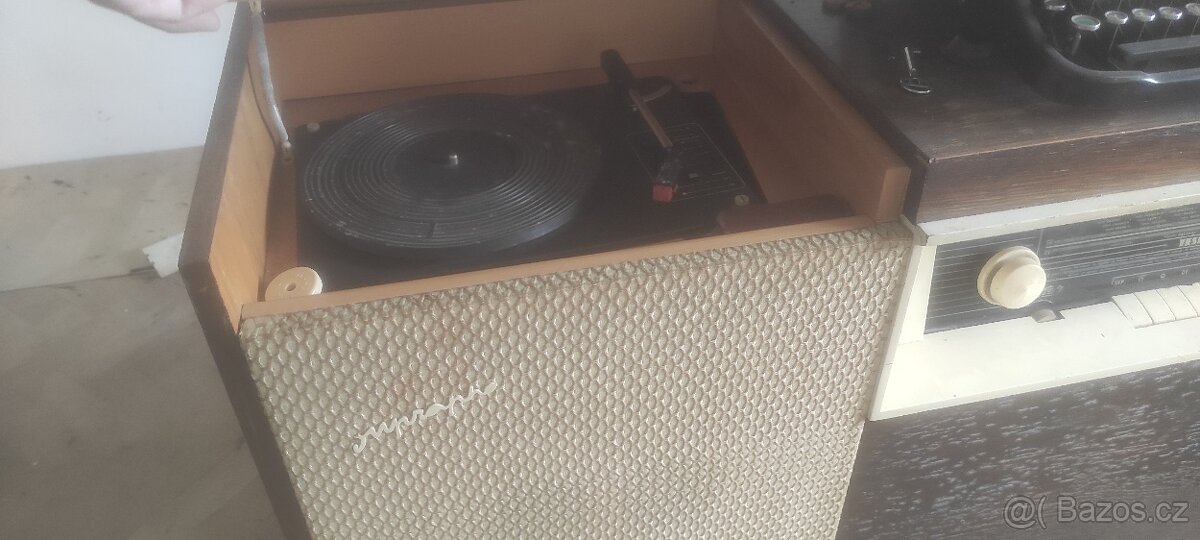 TESLA radio s gramofonem - 2