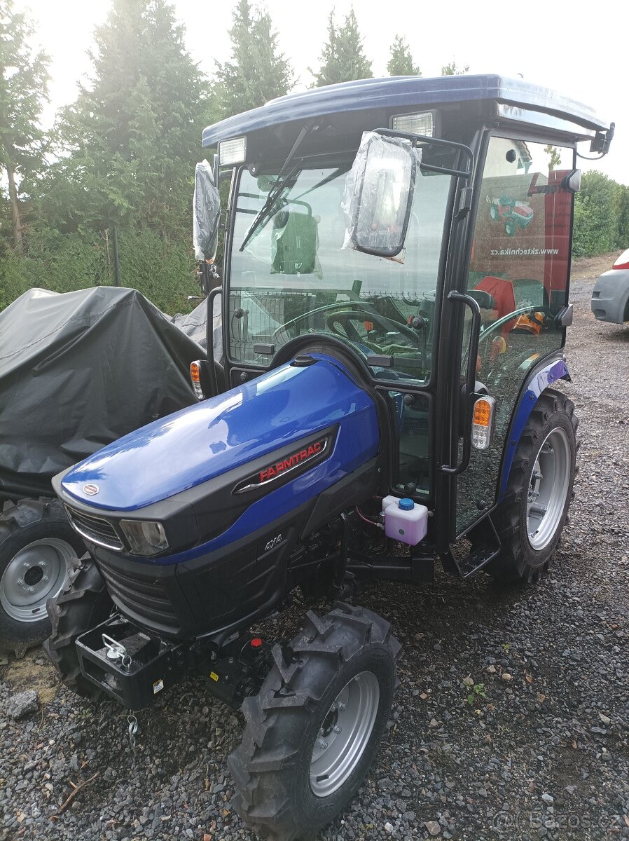 Malotraktor Farmtrac 26 4WD s kabinou - 2