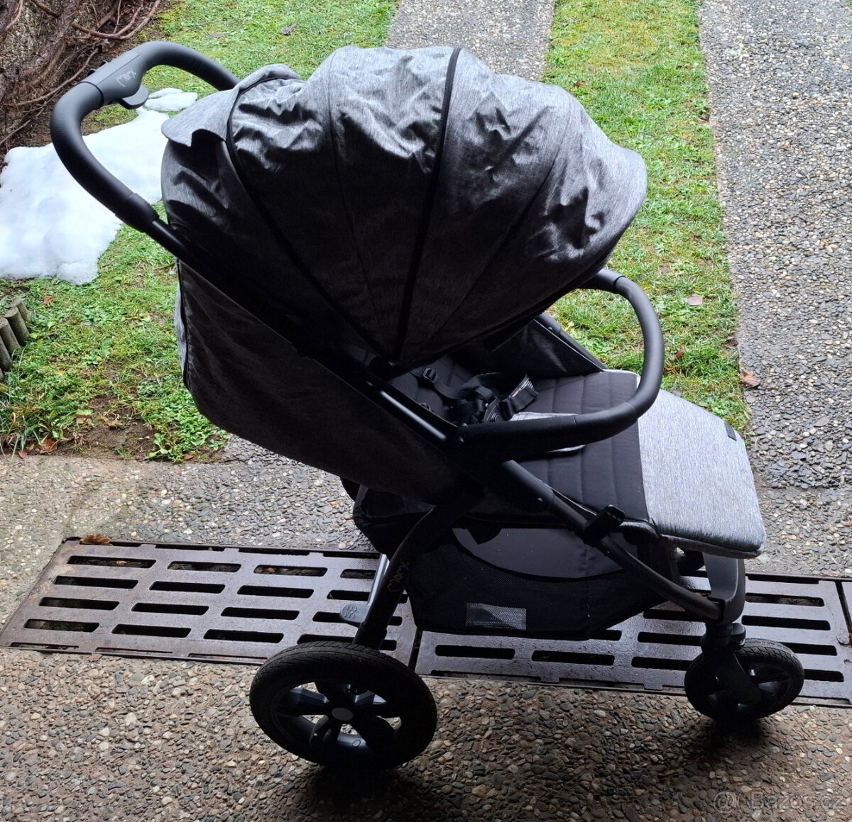 Sportovní kočárek Momi Miya EVA šedý - 2