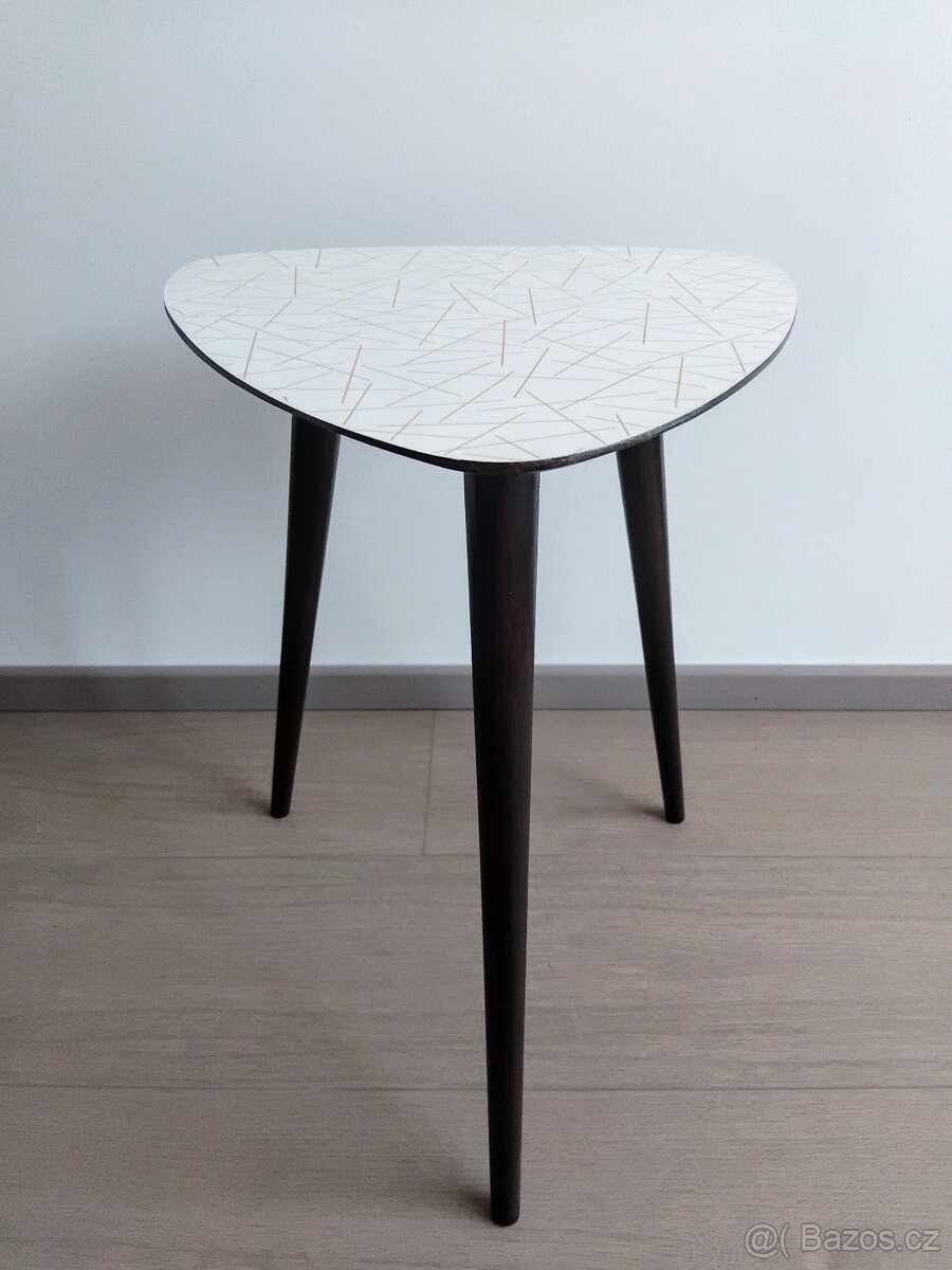 Umakartové trsátko Brusel - žilkované - 2