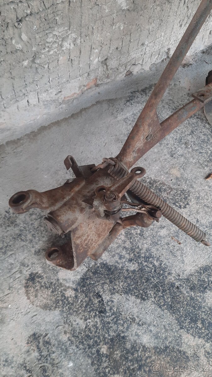 Deutz - držák kosy - 2