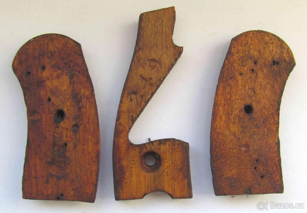 Střenky pažbičky na Nagant М1895, original - 2