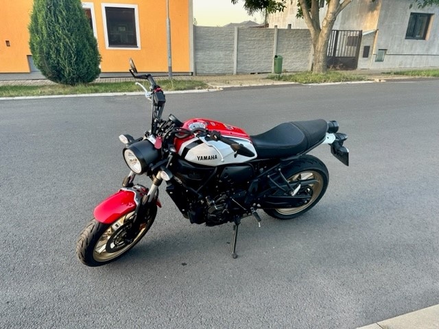 Prodám Yamaha xsr 700 stav nové motorky - 2