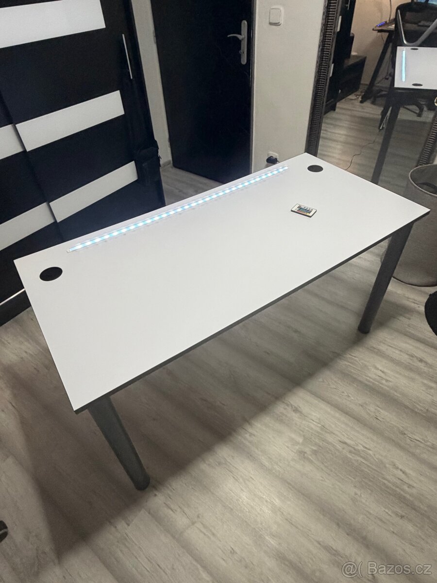 Herní/pracovní stůl s LED osvětlením - 2